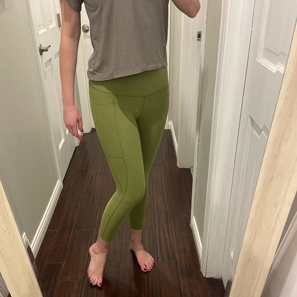 Beyond YogaGreen Spacedye 7/8 leggings with pockets.